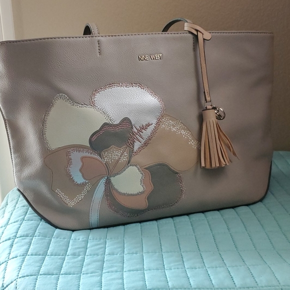 Nine West Handbags - Nine West Purse